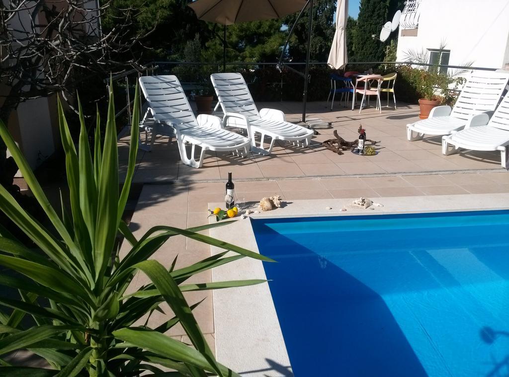 Apartments Villa Natali - Heating Pool Трогир Экстерьер фото