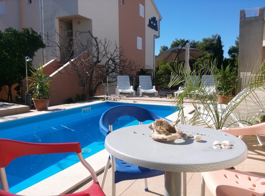 Apartments Villa Natali - Heating Pool Трогир Экстерьер фото
