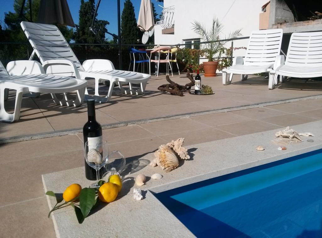 Apartments Villa Natali - Heating Pool Трогир Экстерьер фото