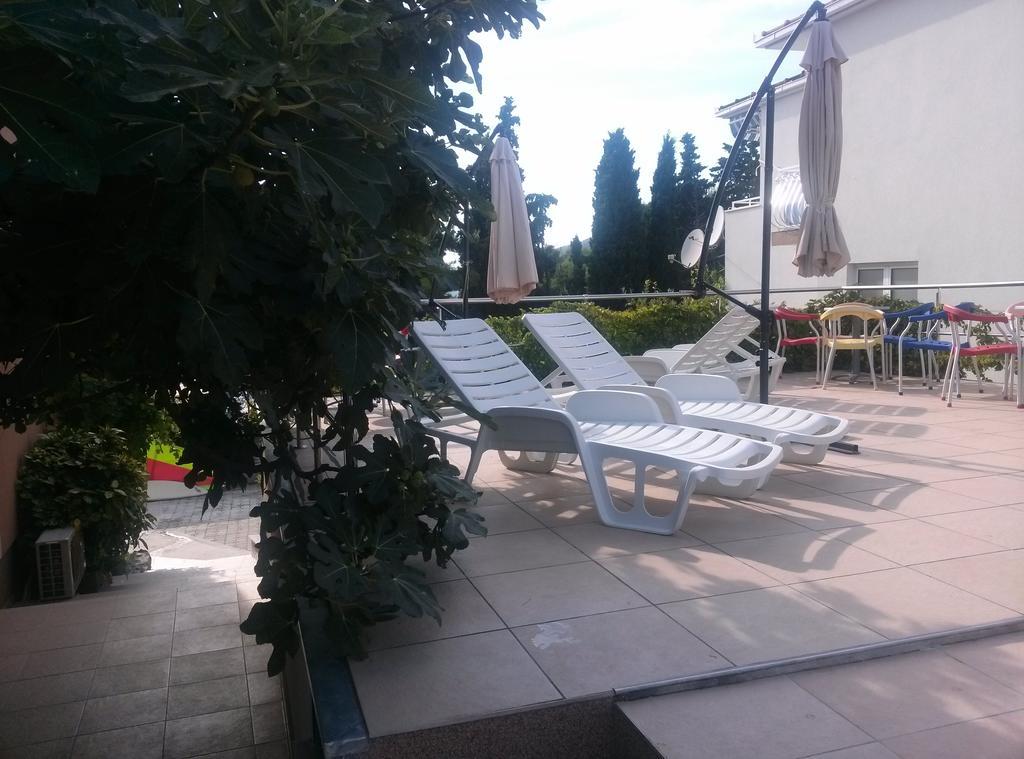 Apartments Villa Natali - Heating Pool Трогир Экстерьер фото