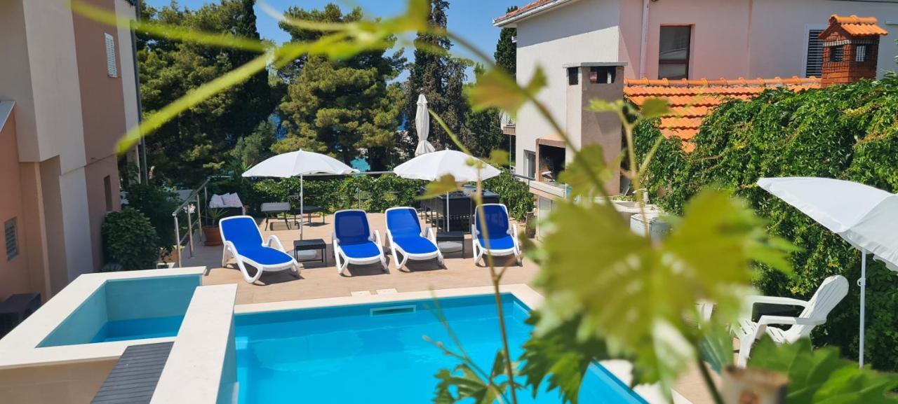 Apartments Villa Natali - Heating Pool Трогир Экстерьер фото
