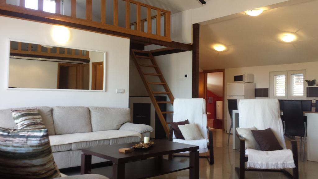Apartments Villa Natali - Heating Pool Трогир Экстерьер фото