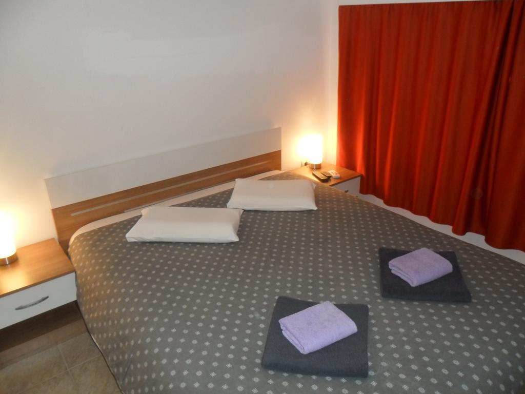 Apartments Villa Natali - Heating Pool Трогир Экстерьер фото