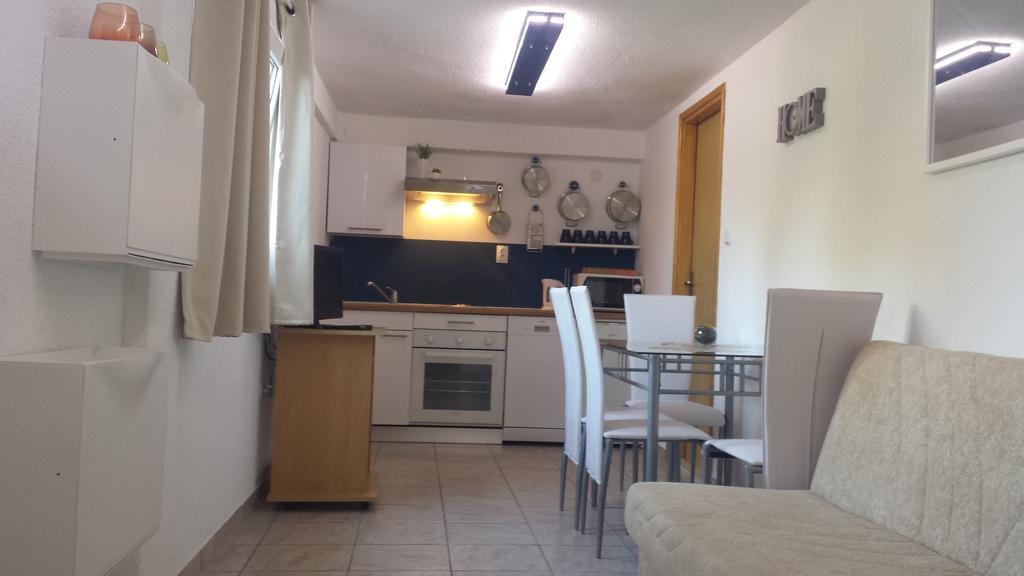 Apartments Villa Natali - Heating Pool Трогир Экстерьер фото